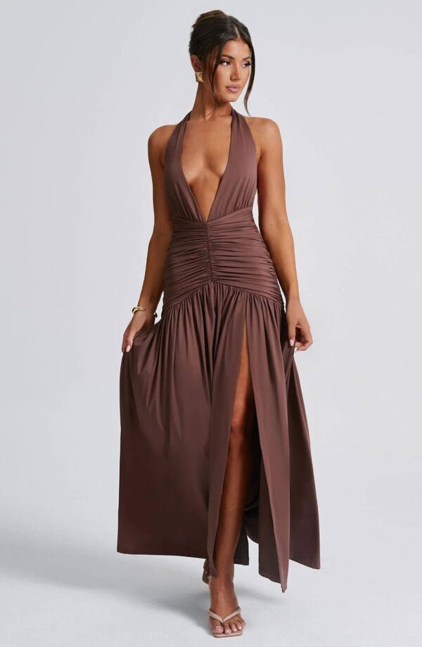 Fashionable and elegant backless dress with slits and straps - Image 4